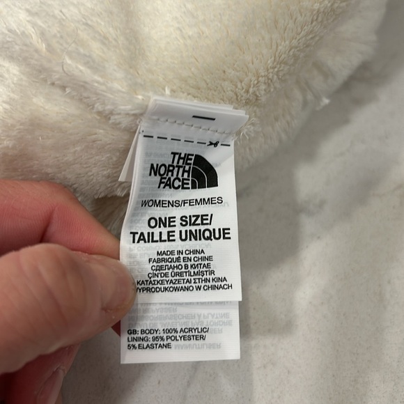 The North Face Women’s Cable Knit Cream Ear Muff Stocking Hat Fleece Ski - Picture 10 of 13